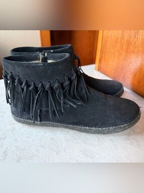 UGG Women's Black Suede Fringe Ankle Boots. Size 8